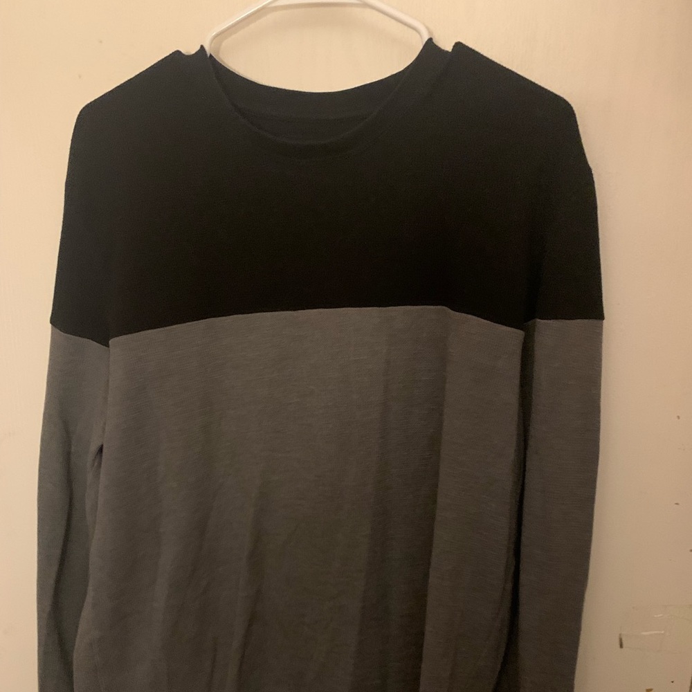 Black and gray color block men’s express sweater